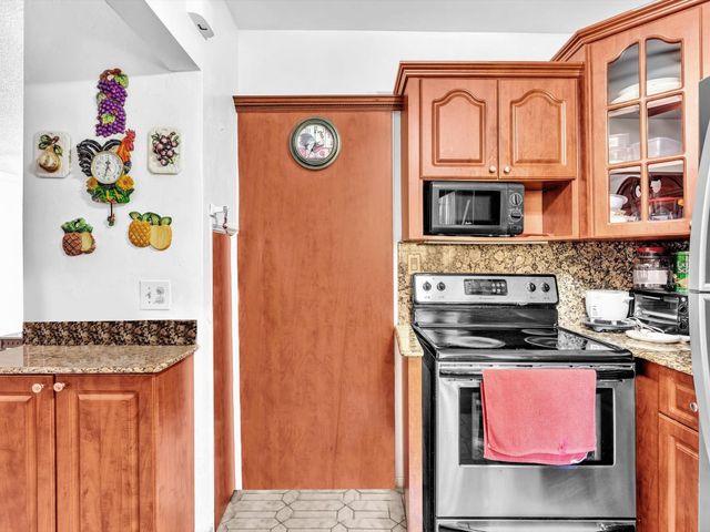 2347 SW 18th St, Miami, FL 33145