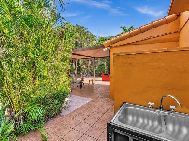 2347 SW 18th St, Miami, FL 33145