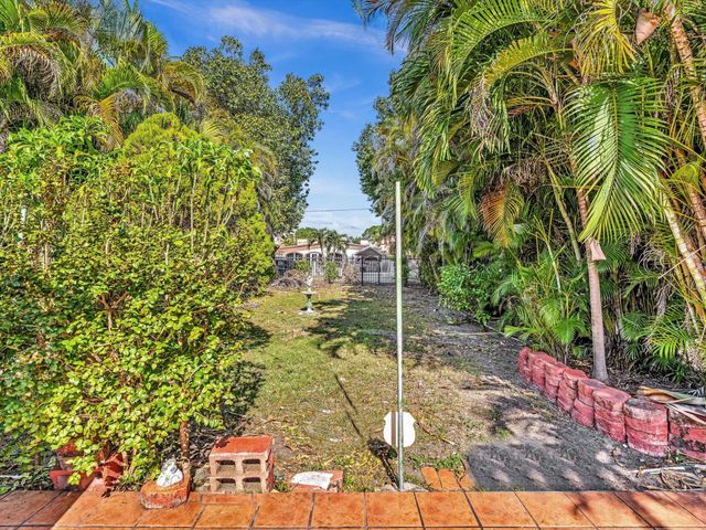 2347 SW 18th St, Miami, FL 33145