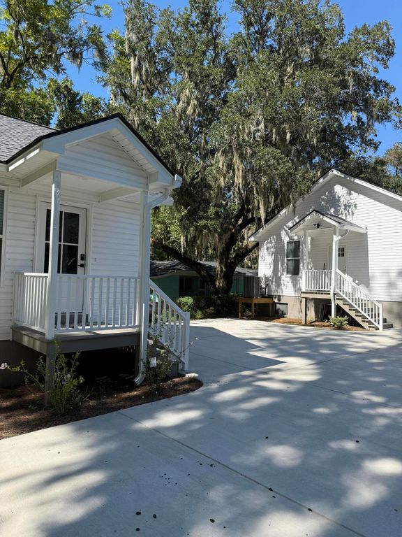677 & 679 Bear Swamp Road, Johns Island, SC 29455