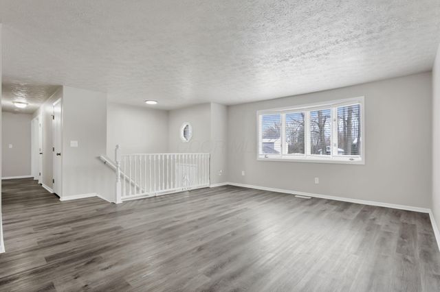 60 Jonquil Drive SW, Etna, OH 43062