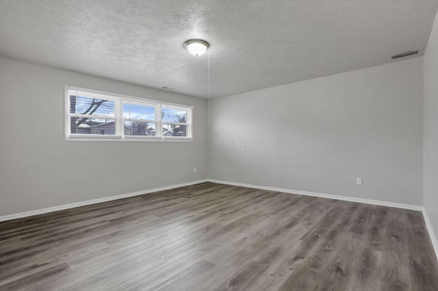 60 Jonquil Drive SW, Etna, OH 43062