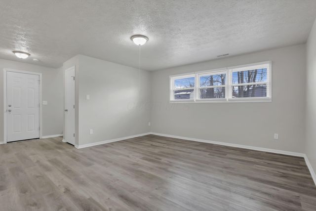 60 Jonquil Drive SW, Etna, OH 43062