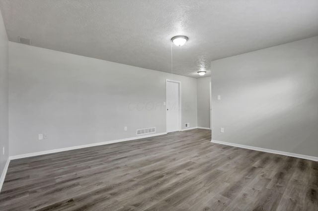 60 Jonquil Drive SW, Etna, OH 43062