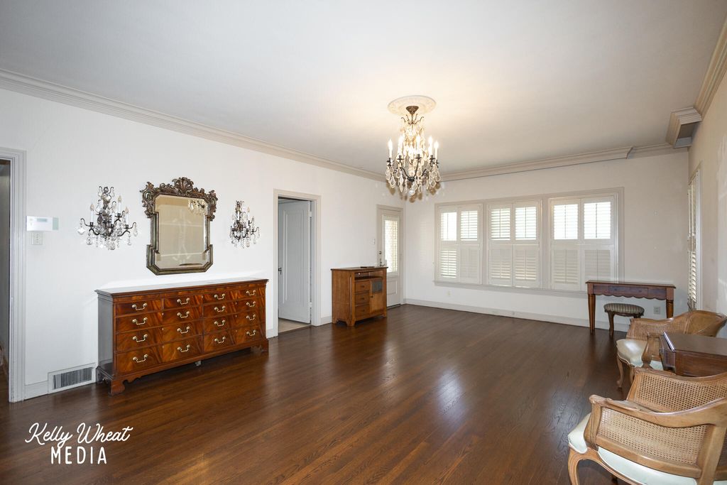 Image 12 of property listing at 1401 S Madison Street, San Angelo, TX 76901