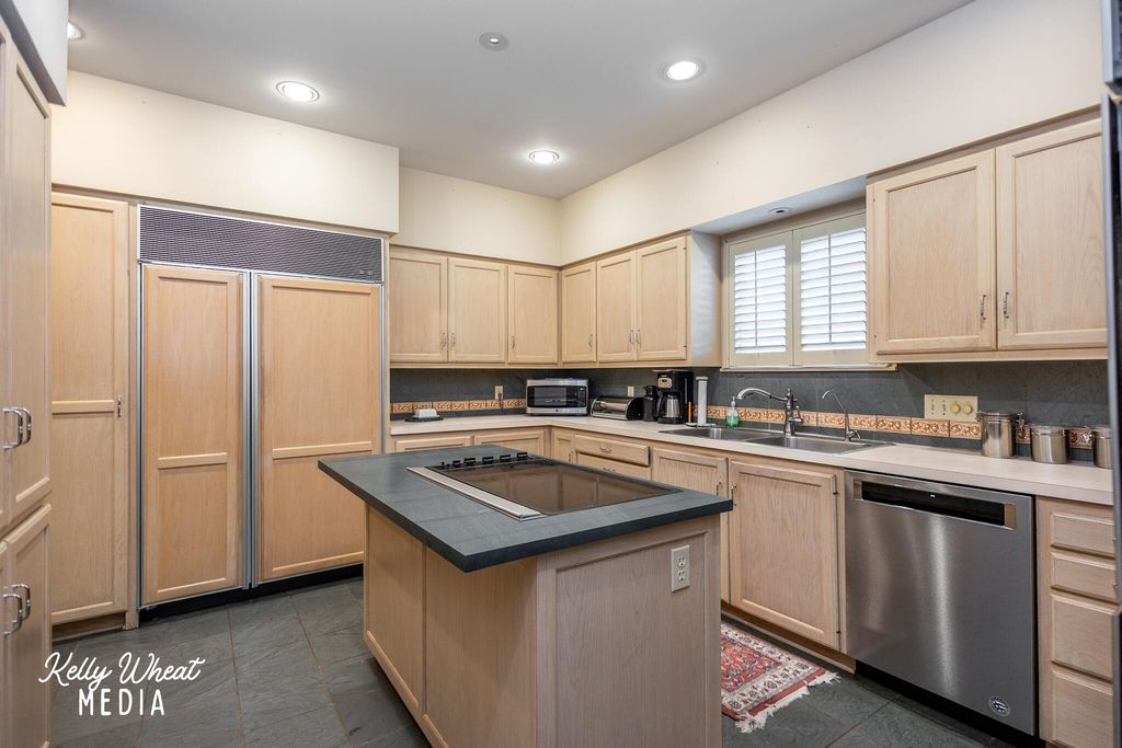 Image 18 of property listing at 1401 S Madison Street, San Angelo, TX 76901