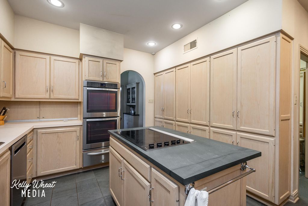 Image 19 of property listing at 1401 S Madison Street, San Angelo, TX 76901
