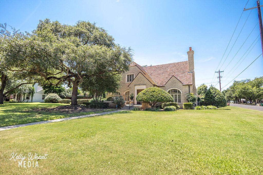 Image 2 of property listing at 1401 S Madison Street, San Angelo, TX 76901