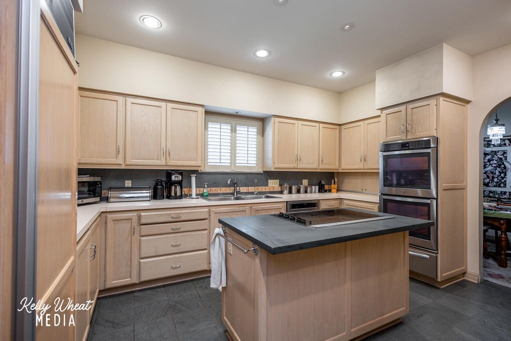 Image 20 of property listing at 1401 S Madison Street, San Angelo, TX 76901