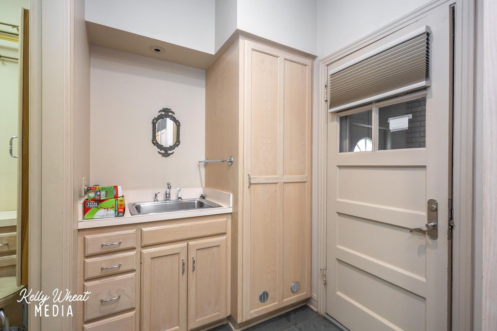 Image 22 of property listing at 1401 S Madison Street, San Angelo, TX 76901