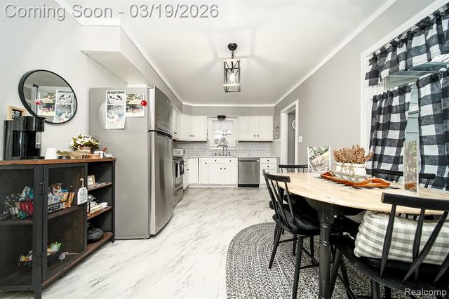 14576 Bainbridge Street, Livonia, MI 48154