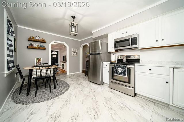 14576 Bainbridge Street, Livonia, MI 48154