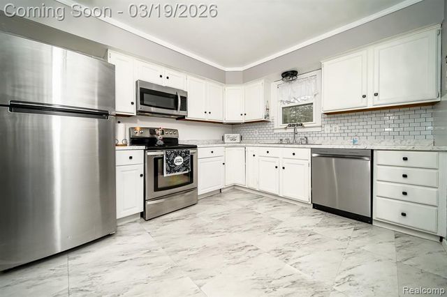 14576 Bainbridge Street, Livonia, MI 48154