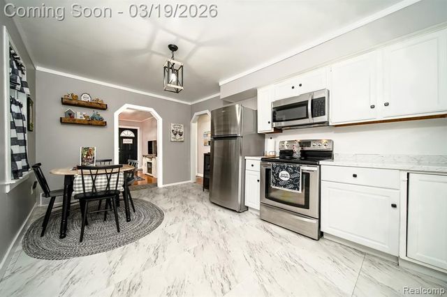 14576 Bainbridge Street, Livonia, MI 48154