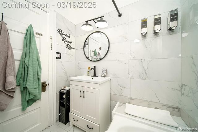 14576 Bainbridge Street, Livonia, MI 48154