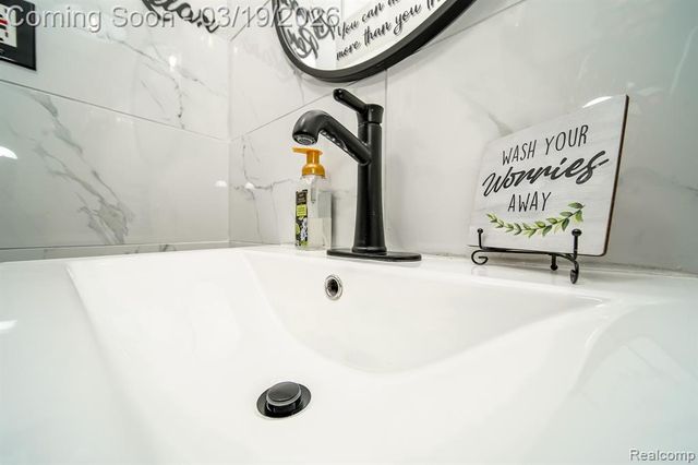 14576 Bainbridge Street, Livonia, MI 48154