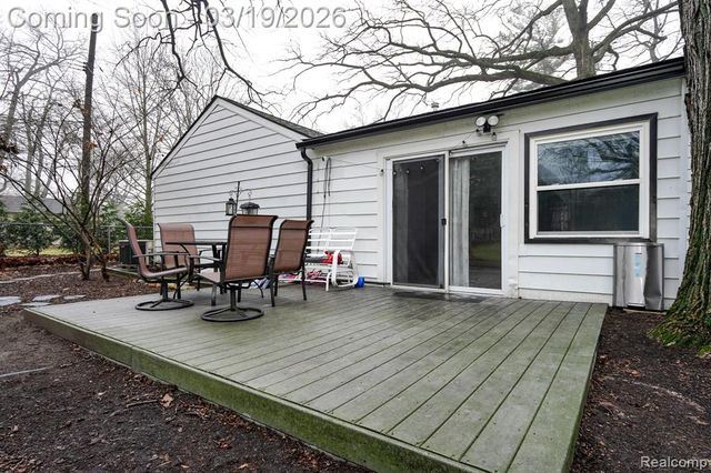 14576 Bainbridge Street, Livonia, MI 48154