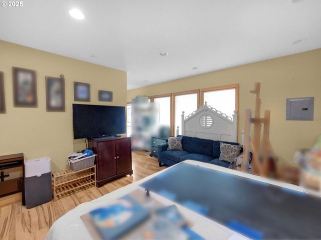 107 SUNSET Blvd, Cannon Beach, OR 97110