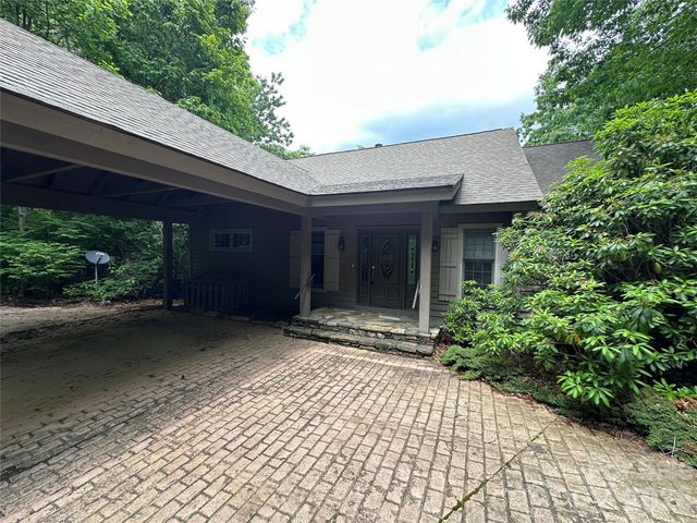 880 W Rochester Drive, Cashiers, NC 28717