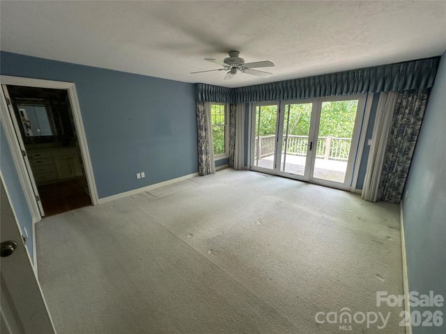 880 W Rochester Drive, Cashiers, NC 28717