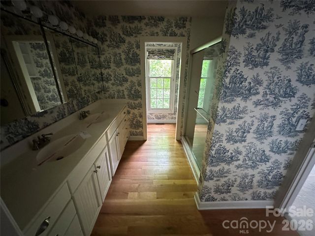 880 W Rochester Drive, Cashiers, NC 28717