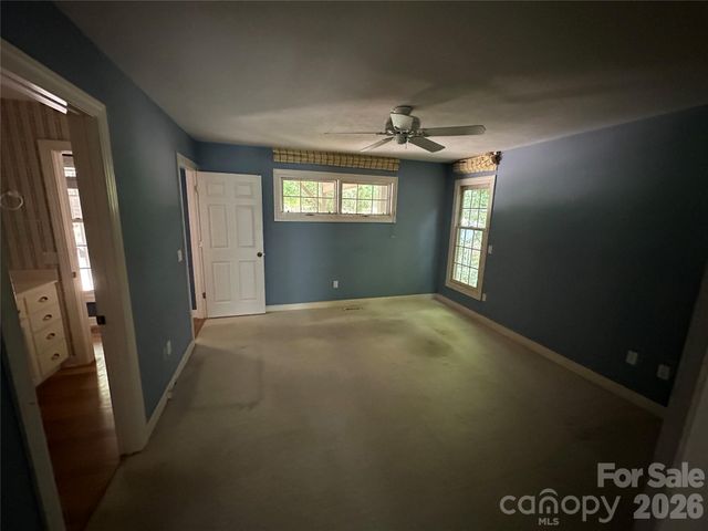 880 W Rochester Drive, Cashiers, NC 28717
