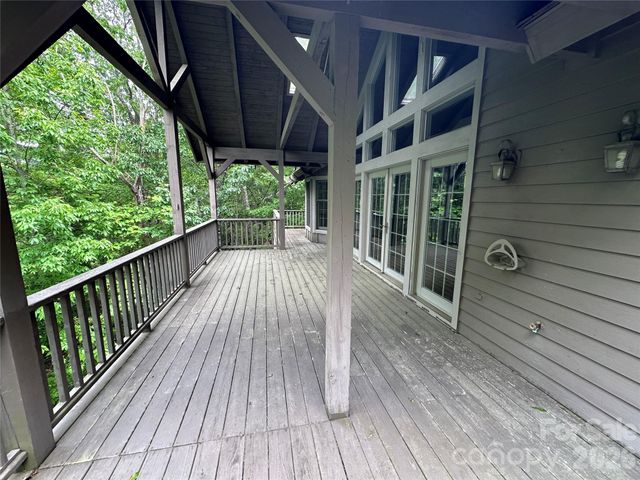 880 W Rochester Drive, Cashiers, NC 28717