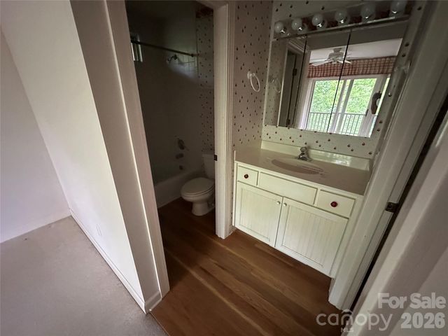 880 W Rochester Drive, Cashiers, NC 28717