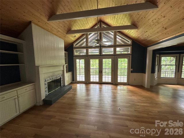 880 W Rochester Drive, Cashiers, NC 28717
