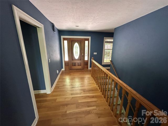 880 W Rochester Drive, Cashiers, NC 28717
