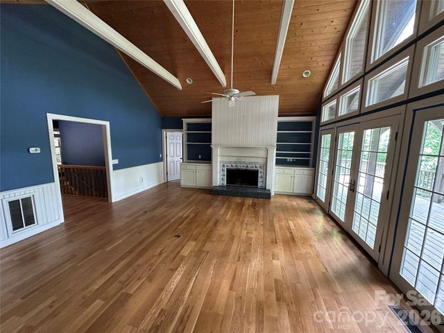 880 W Rochester Drive, Cashiers, NC 28717
