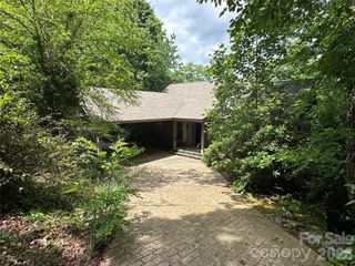 880 W Rochester Drive, Cashiers, NC 28717