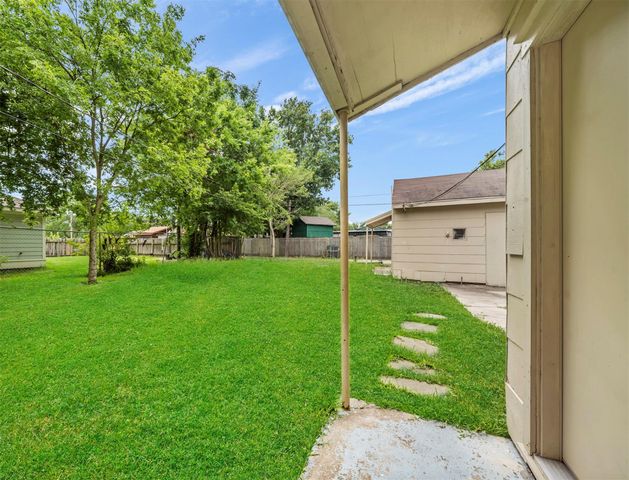 1413 3rd Avenue, Texas City, TX 77590