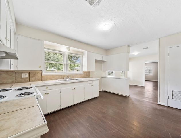 1413 3rd Avenue, Texas City, TX 77590