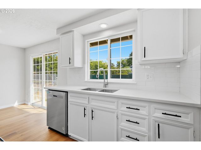 2011 OHIO St, Eugene, OR 97402