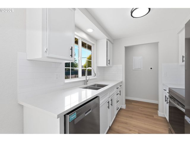 2011 OHIO St, Eugene, OR 97402