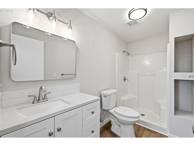 2011 OHIO St, Eugene, OR 97402