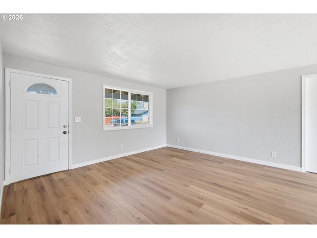 2011 OHIO St, Eugene, OR 97402