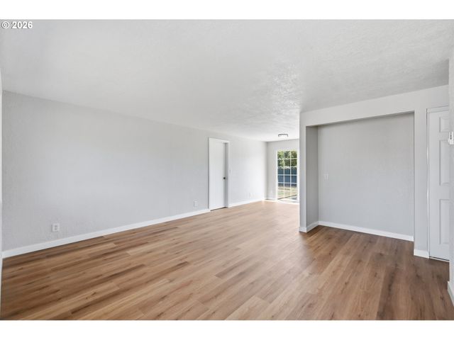 2011 OHIO St, Eugene, OR 97402
