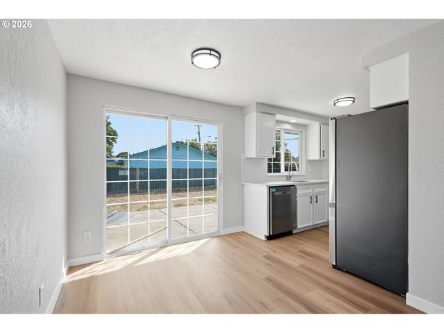 2011 OHIO St, Eugene, OR 97402