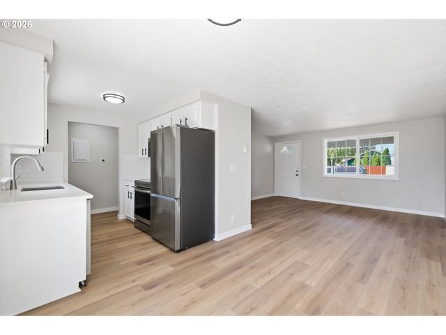 2011 OHIO St, Eugene, OR 97402