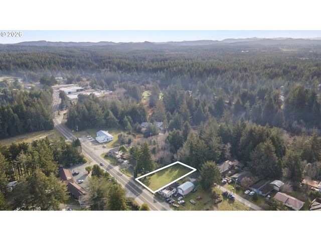 1168 2ND St, Bandon, OR 97411