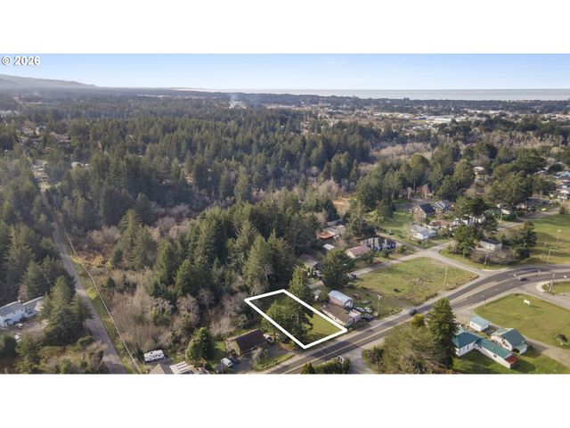 1168 2ND St, Bandon, OR 97411