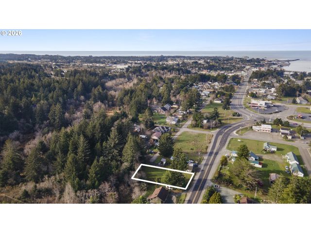 1168 2ND St, Bandon, OR 97411