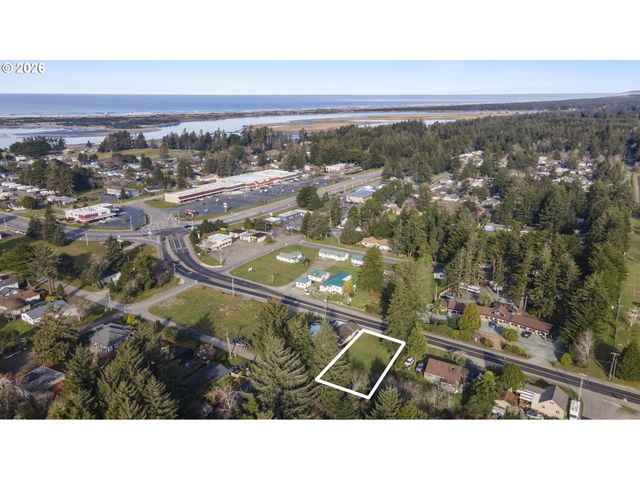 1168 2ND St, Bandon, OR 97411