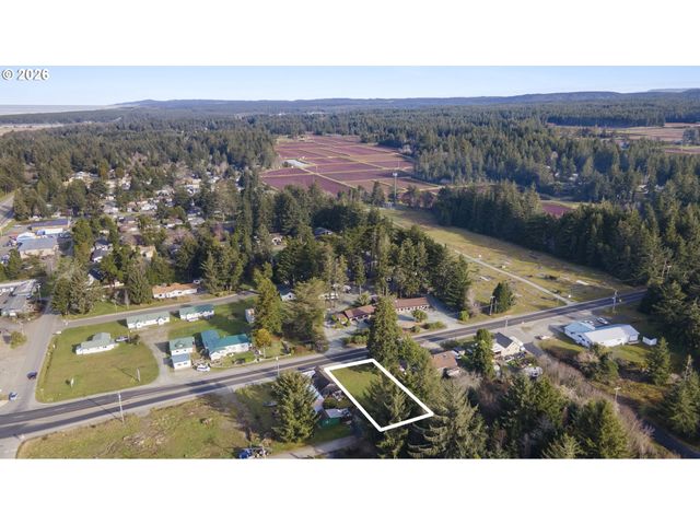 1168 2ND St, Bandon, OR 97411
