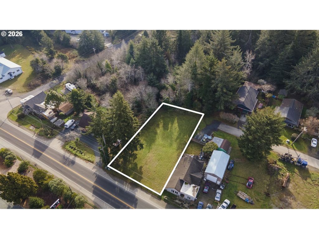 1168 2ND St, Bandon, OR 97411