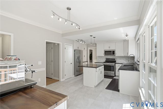 10301 Perrins Mill Ln, Hanover, VA 23116