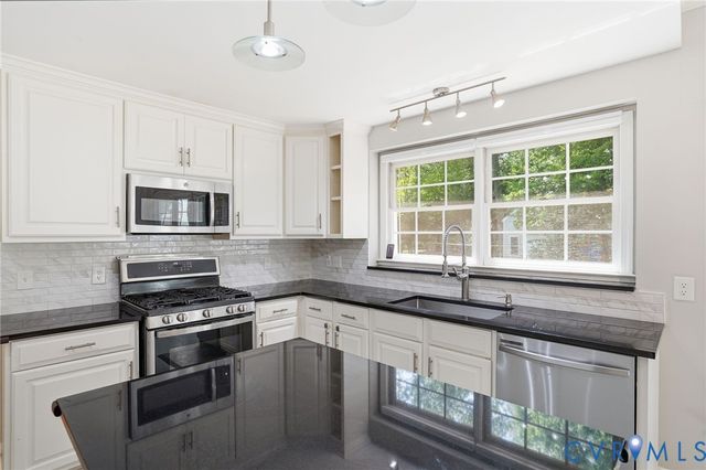 10301 Perrins Mill Ln, Hanover, VA 23116