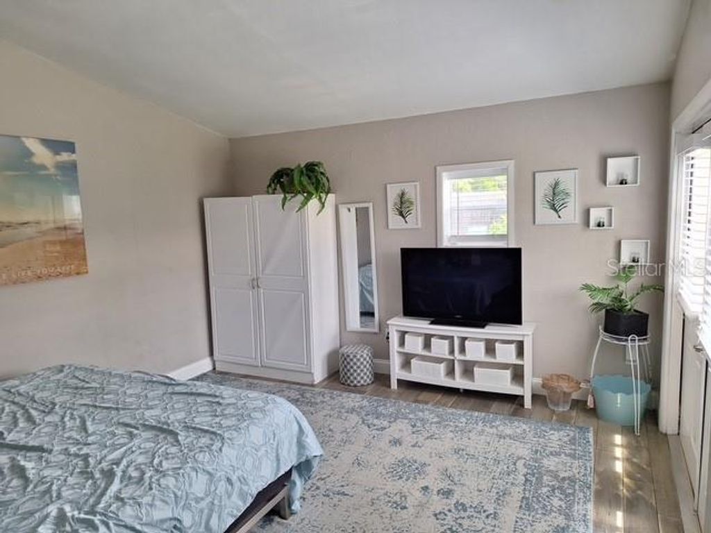 Image 37 of property listing at 1664 S EVERGREEN AVENUE, Clearwater, FL 33756